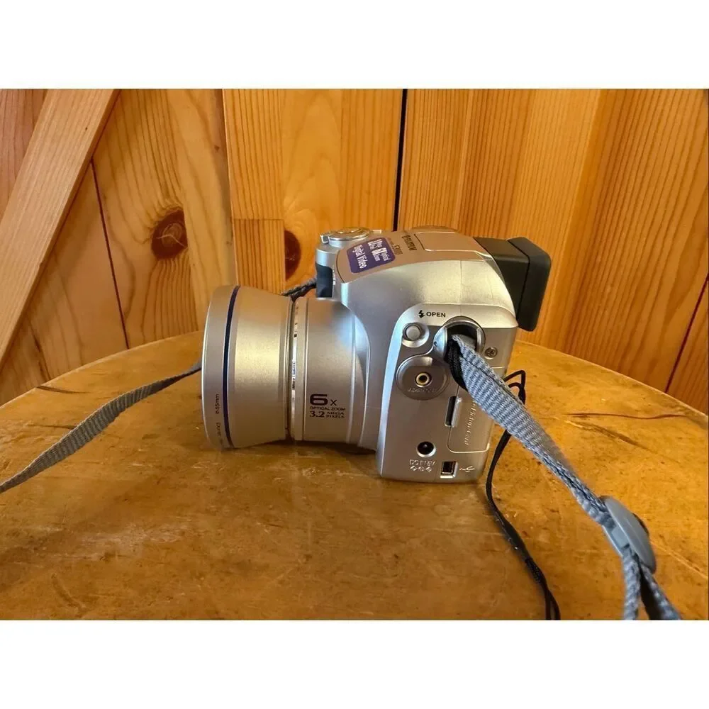 Fujifilm FinePix S Series S3000 3.2MP Digital Camera Silver/Case (6717)